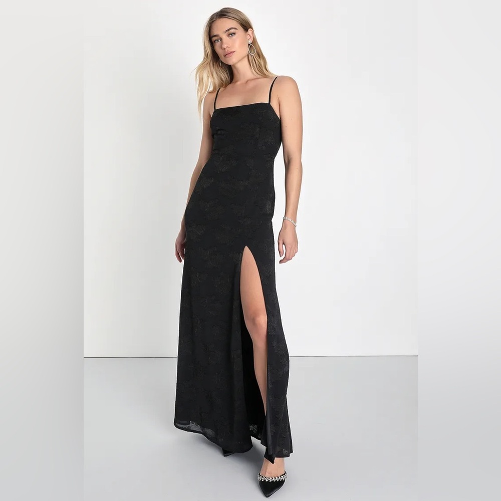 Elegant Black Lulus Maxi Dress with Floral Print